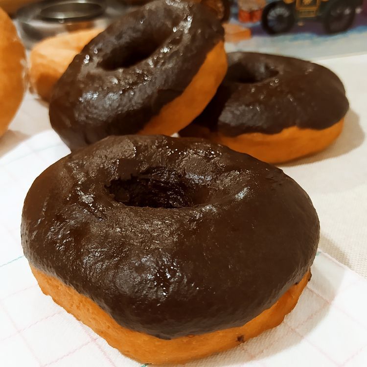 donuts caseros bañados en chocolate