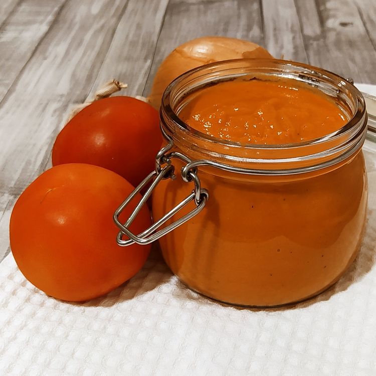 salsa de tomate embotada vista de frente