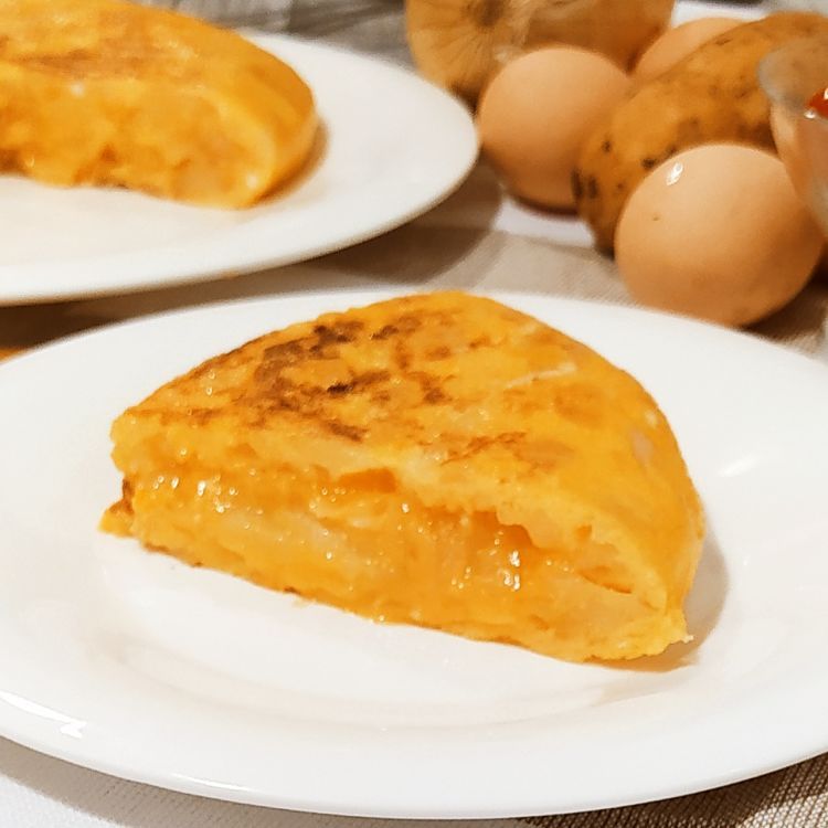 tortilla de patata, o tortilla española, partida